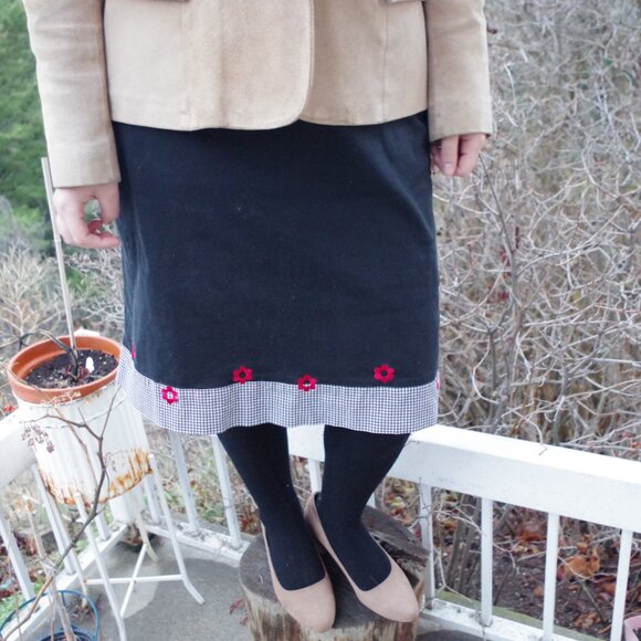 Cute Vintage Lana Lee Black With Red Embroided Flowers At The Bottom - Picture 1 of 5